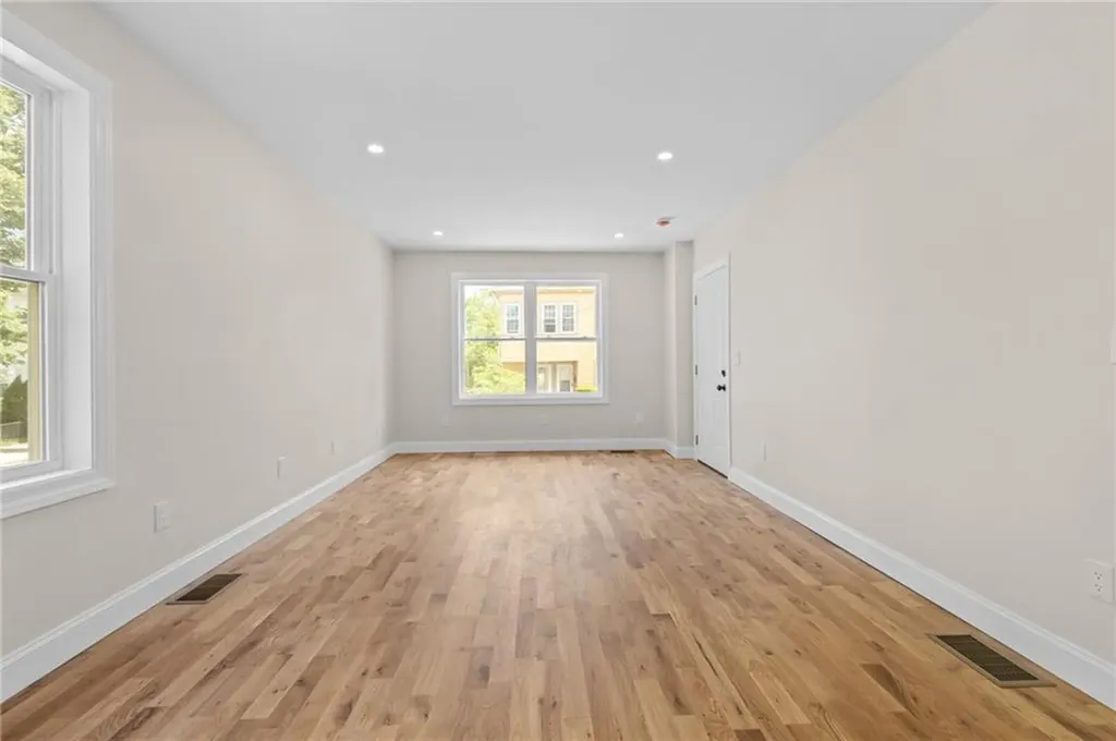 129 Briggs Street Providence RI 02905