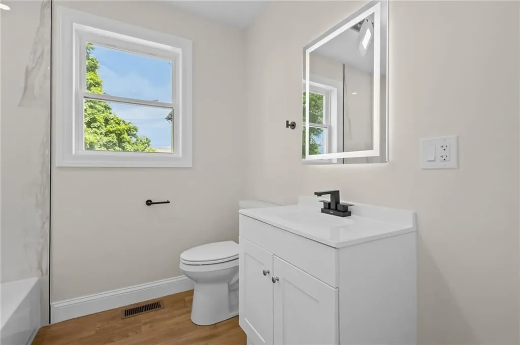 129 Briggs Street Providence RI 02905