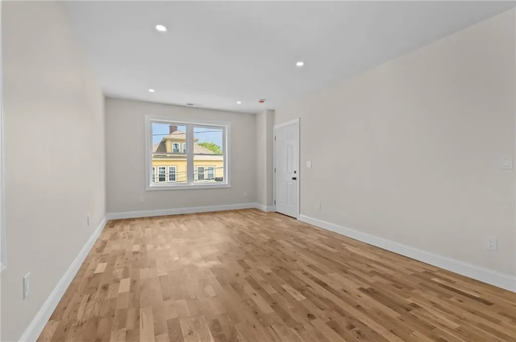 129 Briggs Street Providence RI 02905