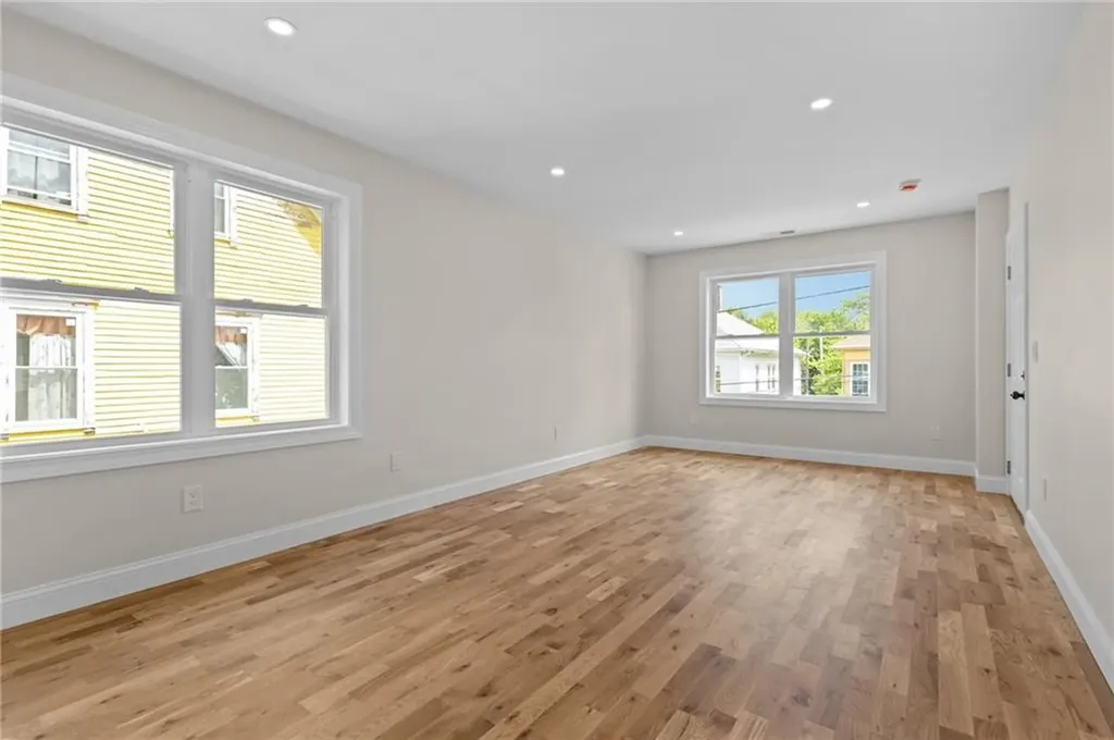 129 Briggs Street Providence RI 02905