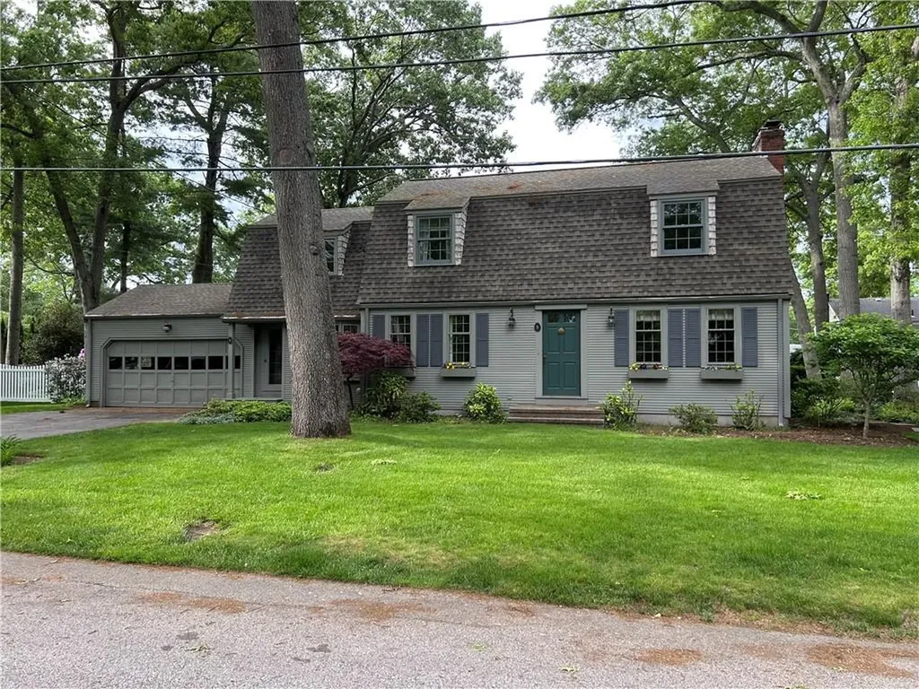 8 Old Chimney Road Barrington RI 02806