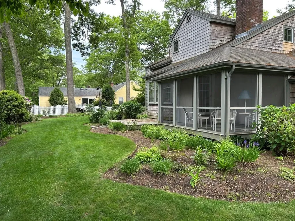 8 Old Chimney Road Barrington RI 02806
