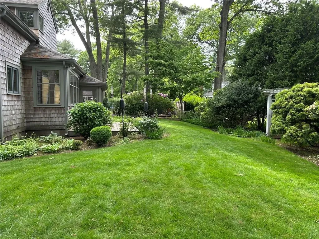 8 Old Chimney Road Barrington RI 02806