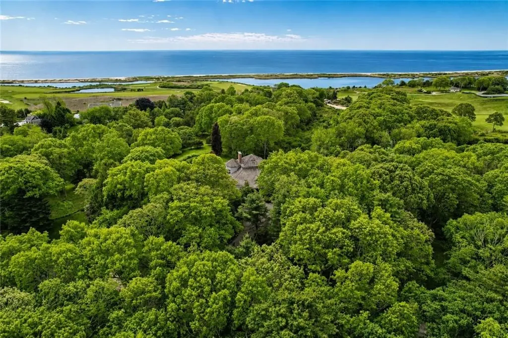 18 E Hills Road Westerly RI 02891