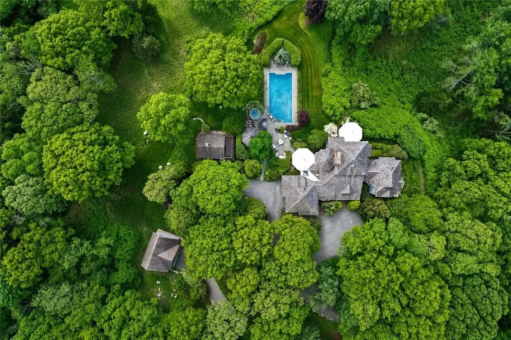 18 E Hills Road Westerly RI 02891