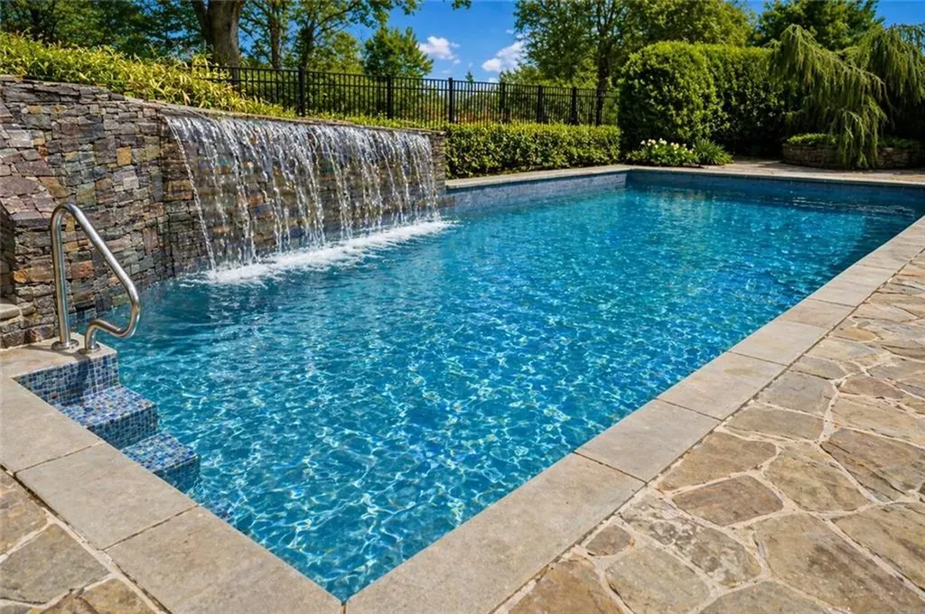 18 E Hills Road Westerly RI 02891
