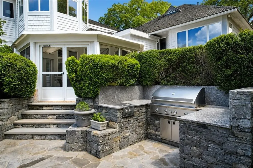 18 E Hills Road Westerly RI 02891