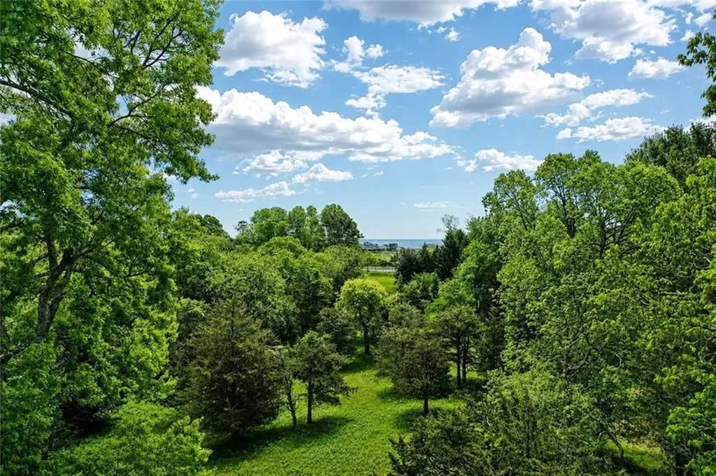 18 E Hills Road Westerly RI 02891