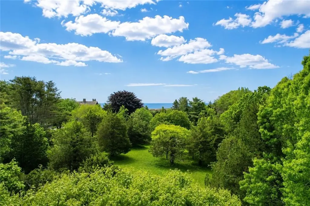 18 E Hills Road Westerly RI 02891