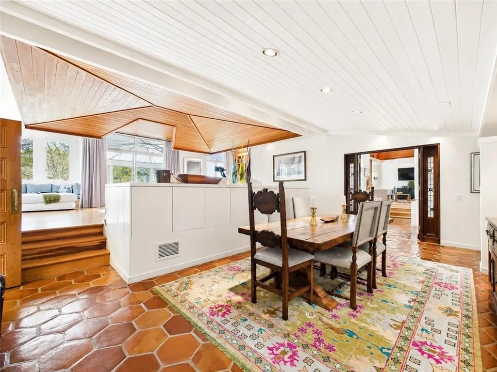 18 E Hills Road Westerly RI 02891