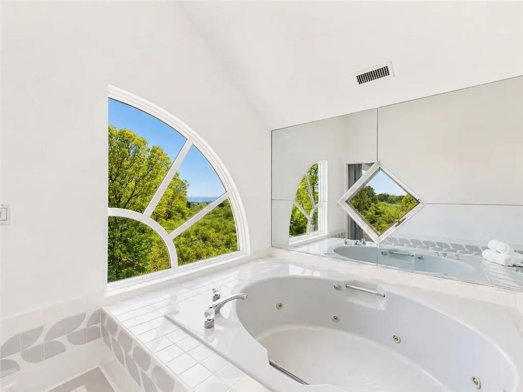 18 E Hills Road Westerly RI 02891