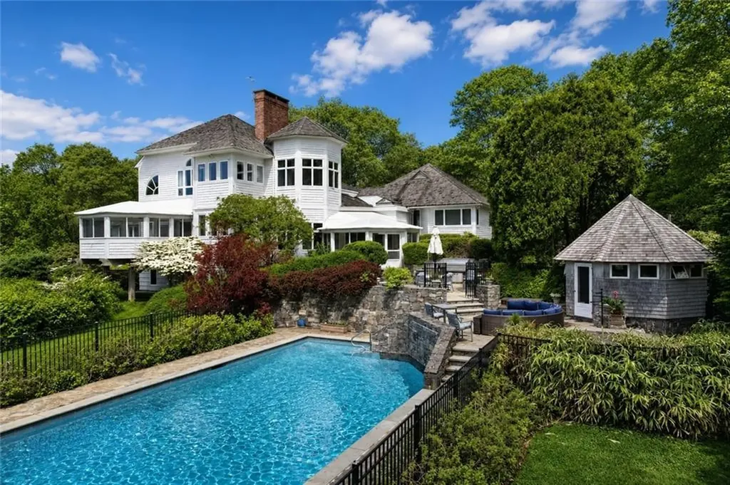18 E Hills Road Westerly RI 02891