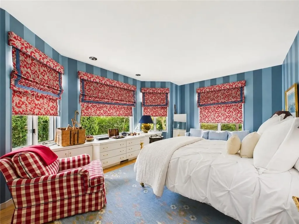 18 E Hills Road Westerly RI 02891
