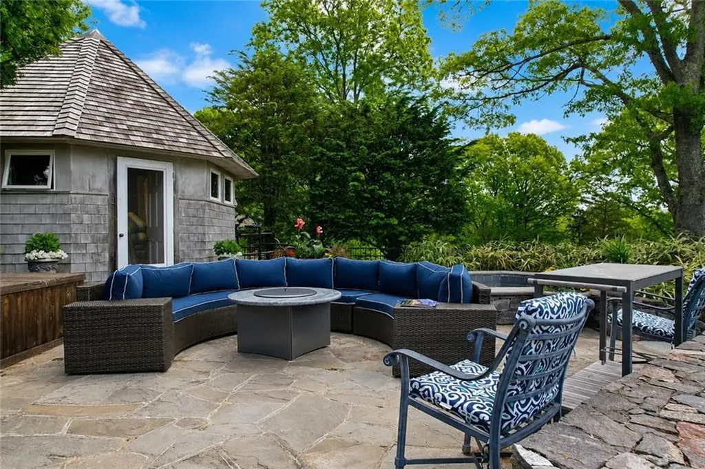 18 E Hills Road Westerly RI 02891