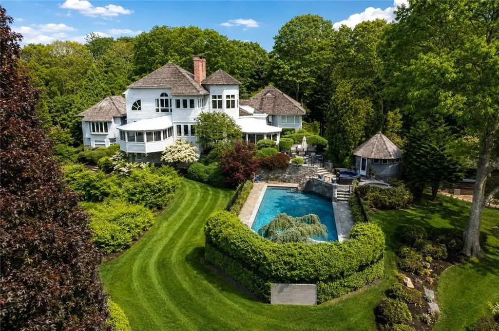 18 E Hills Road Westerly RI 02891