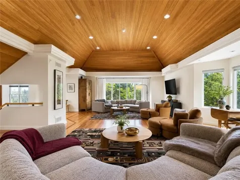 18 E Hills Road Westerly RI 02891
