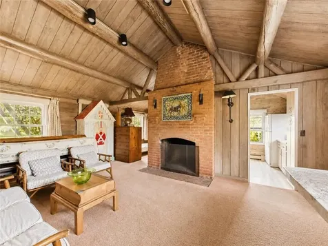 18 E Hills Road Westerly RI 02891
