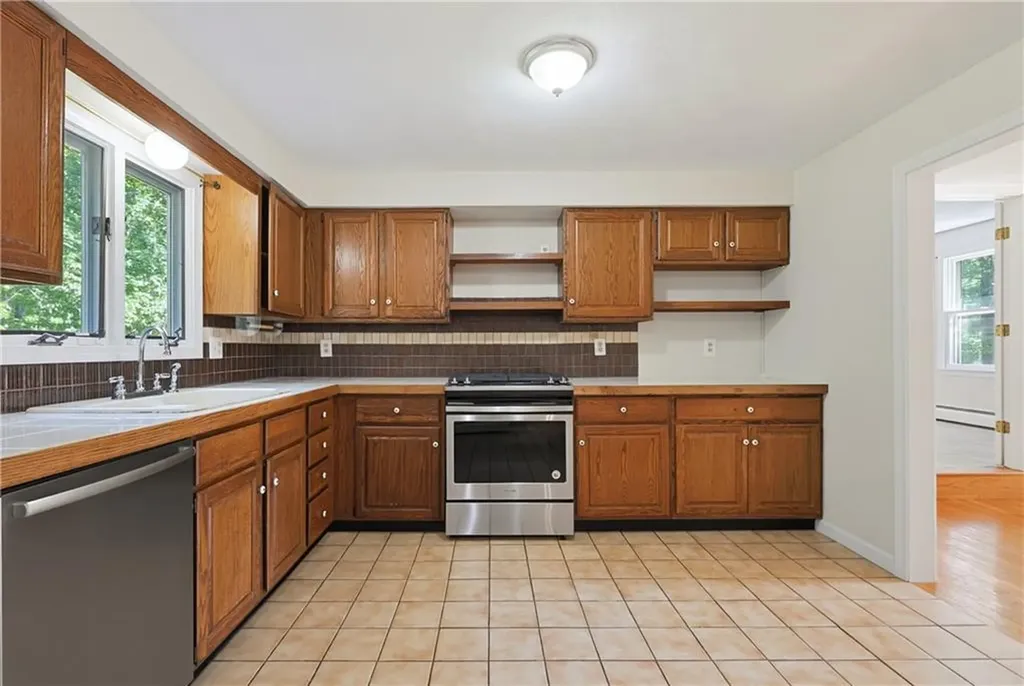 16 Blacksmith Road Cumberland RI 02864