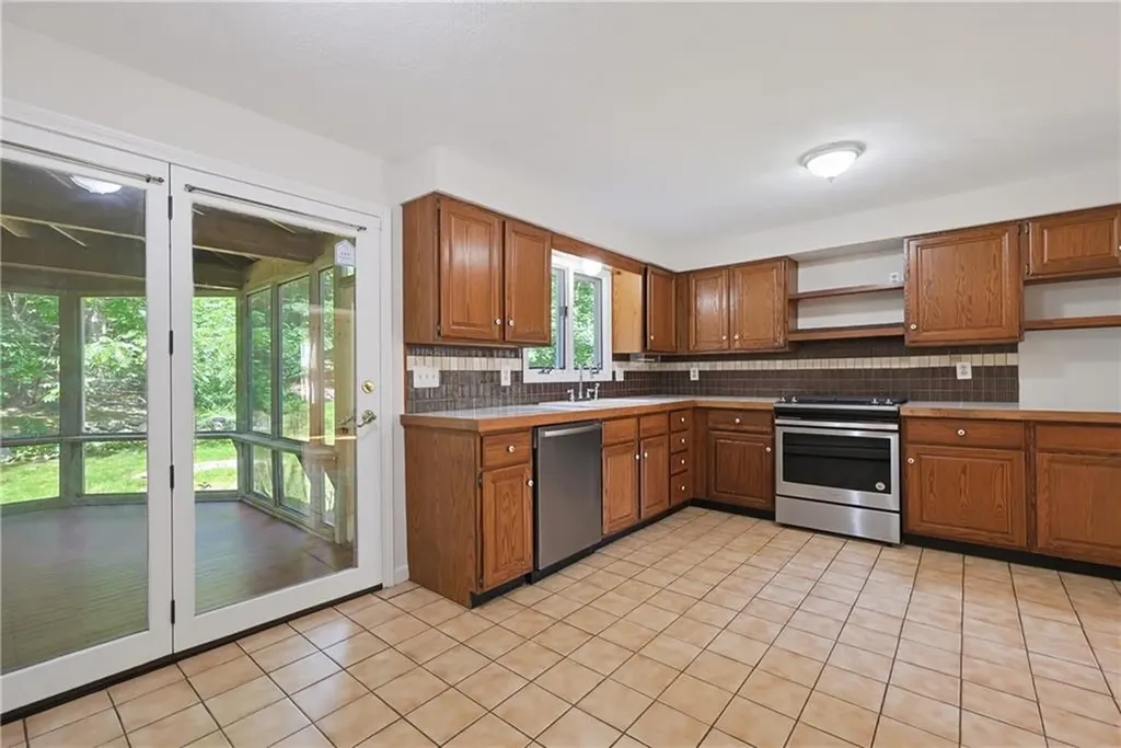 16 Blacksmith Road Cumberland RI 02864