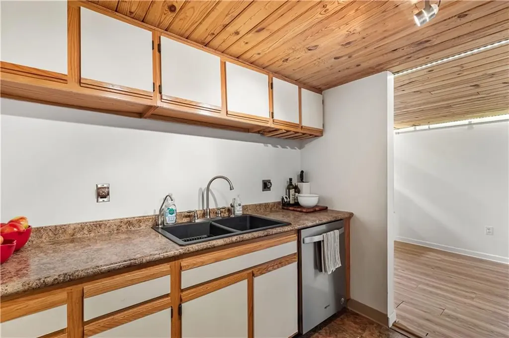 15 Higgins Street Smithfield RI 02917