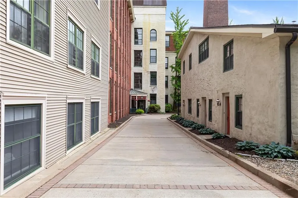 15 Higgins Street Smithfield RI 02917