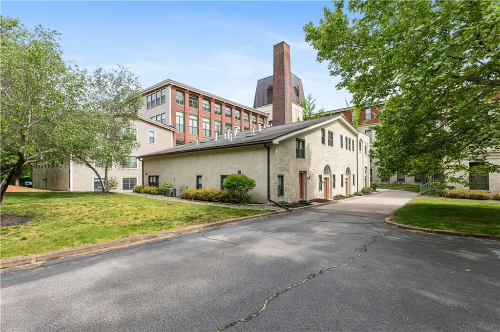 15 Higgins Street Smithfield RI 02917