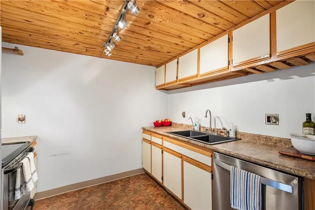 15 Higgins Street Smithfield RI 02917