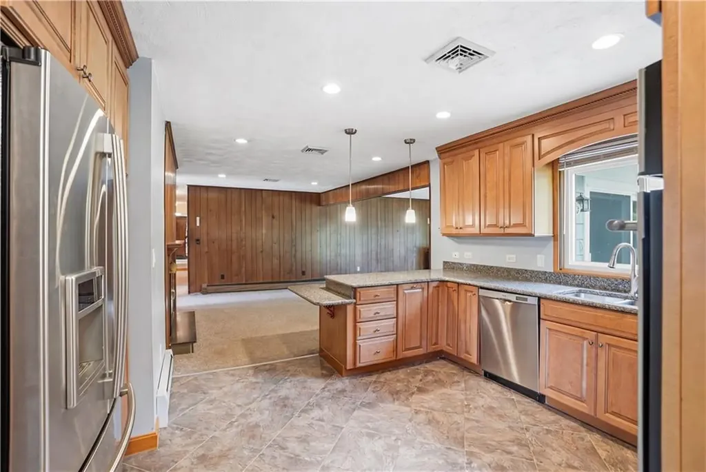 8 Wabasso Terrace Middletown RI 02842