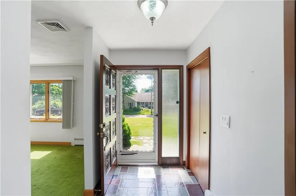 8 Wabasso Terrace Middletown RI 02842