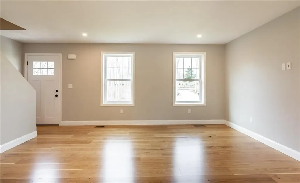 35 37 Glendale Avenue Tiverton RI 02878