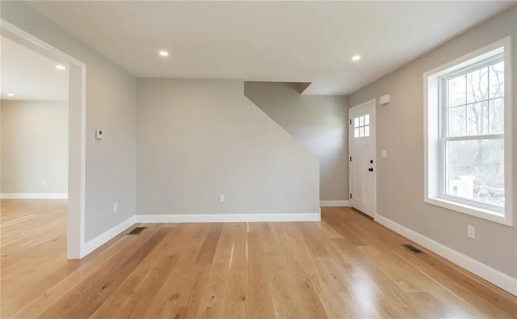 35 37 Glendale Avenue Tiverton RI 02878