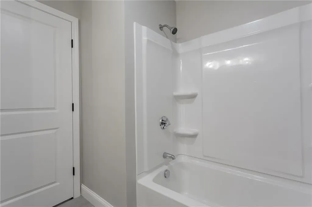 35 37 Glendale Avenue Tiverton RI 02878