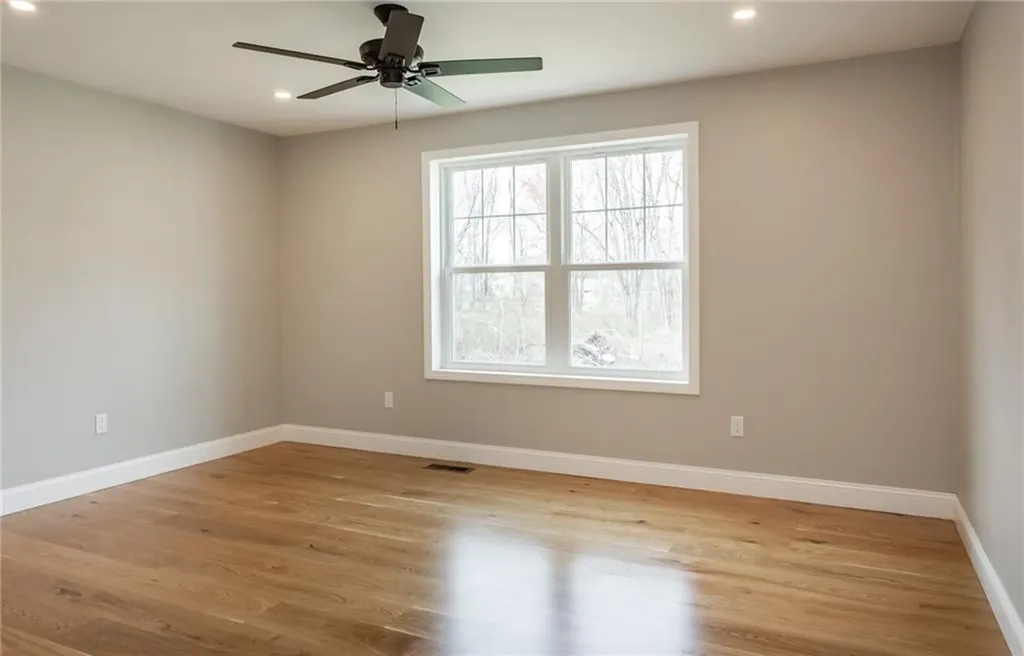 35 37 Glendale Avenue Tiverton RI 02878