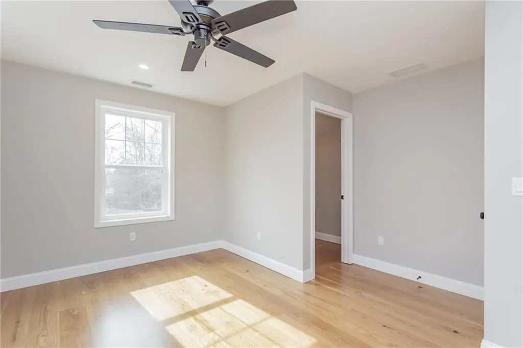 35 37 Glendale Avenue Tiverton RI 02878