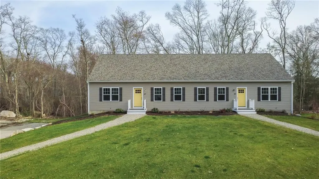 35 37 Glendale Avenue Tiverton RI 02878