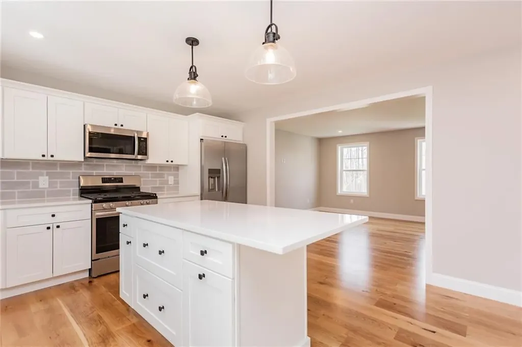 35 37 Glendale Avenue Tiverton RI 02878