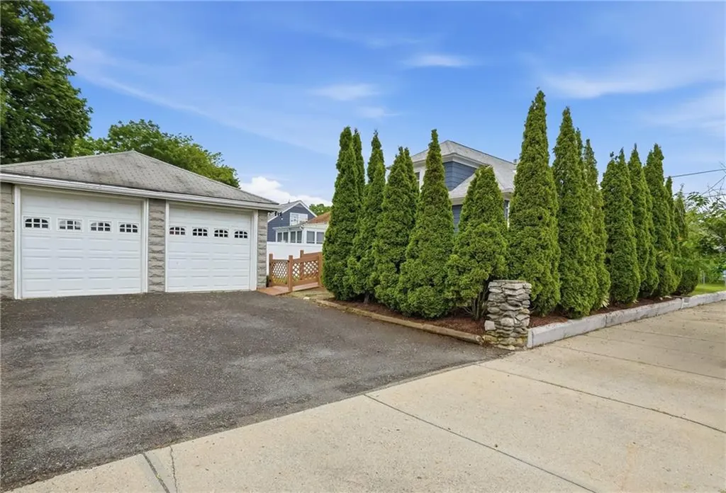 111 Anderton Avenue Pawtucket RI 02860