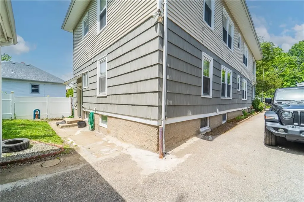 18 Dunnell Avenue Pawtucket RI 02860