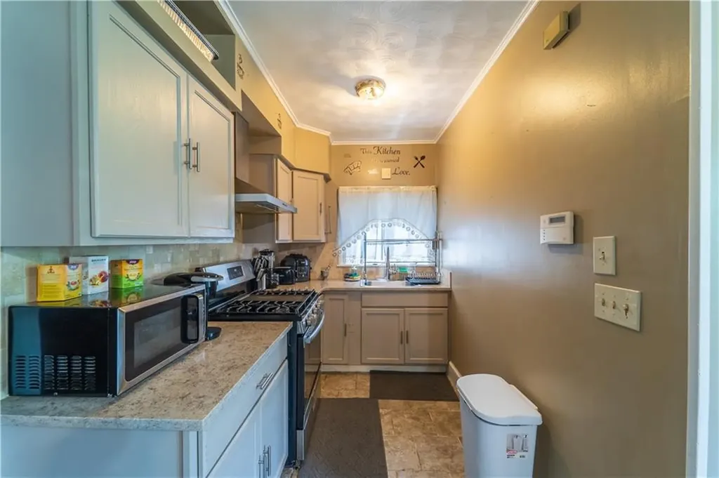 18 Dunnell Avenue Pawtucket RI 02860