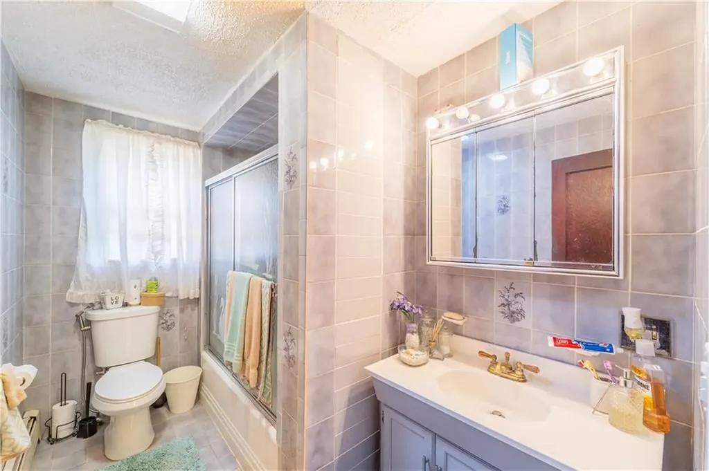 18 Dunnell Avenue Pawtucket RI 02860