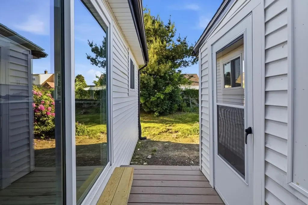 9 San Juan Drive Bristol RI 02809