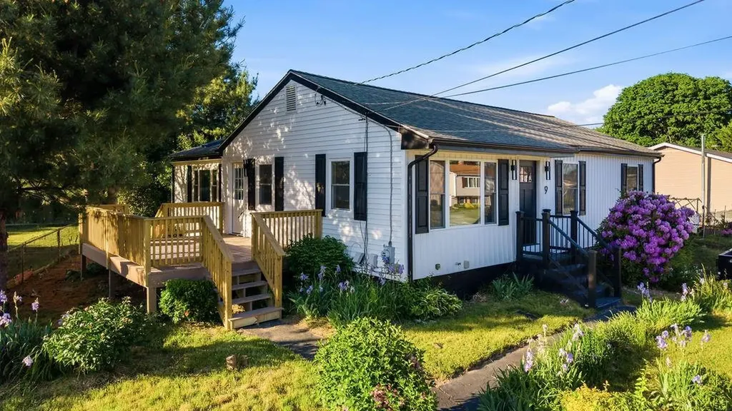 9 San Juan Drive Bristol RI 02809