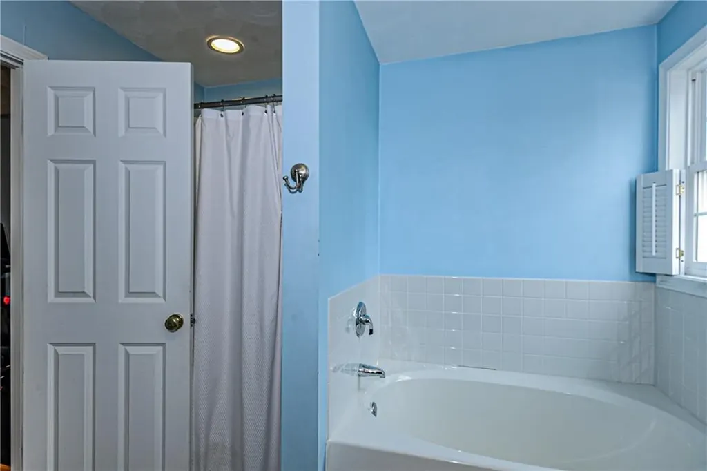 394 Westmoreland Lane North Kingstown RI 02874
