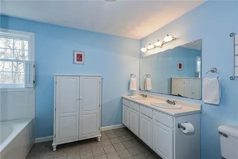 394 Westmoreland Lane North Kingstown RI 02874