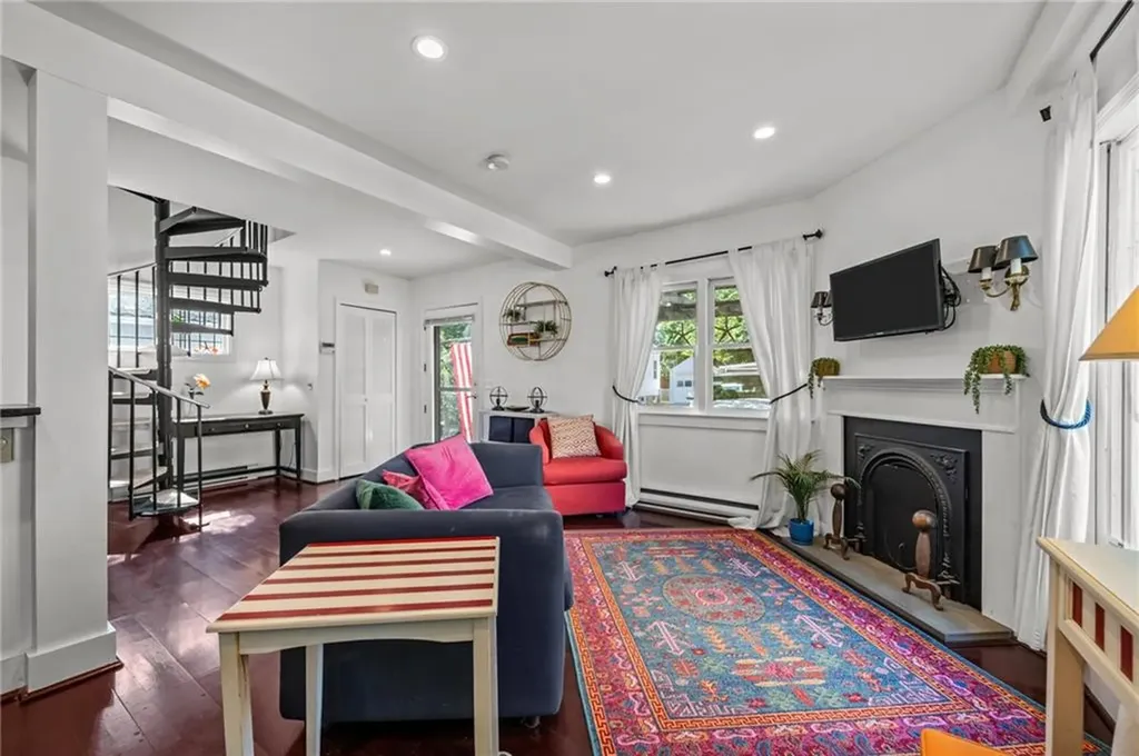 2 Lasalle Place Newport RI 02840