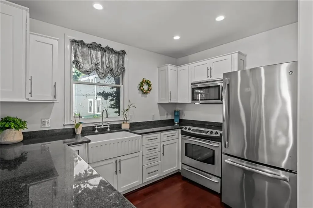 2 Lasalle Place Newport RI 02840