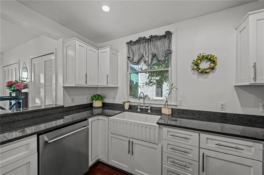 2 Lasalle Place Newport RI 02840