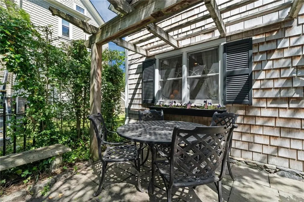 2 Lasalle Place Newport RI 02840