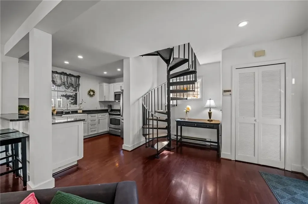 2 Lasalle Place Newport RI 02840
