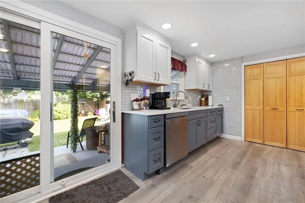 22 Mayfield Street Pawtucket RI 02861